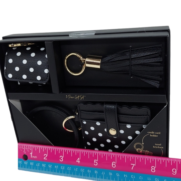 Collection Xiix 3 Piece Gift Set Keychain, Headphone Case,Credit Card Holder NWT - Picture 4 of 7